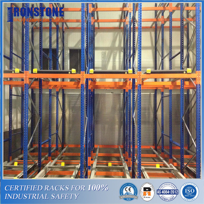 Kho đẩy lùi hệ thống kệ pallet để lưu trữ linh hoạt