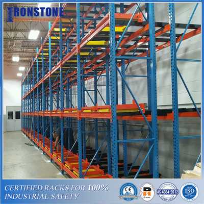Kho đẩy lùi hệ thống kệ pallet để lưu trữ linh hoạt